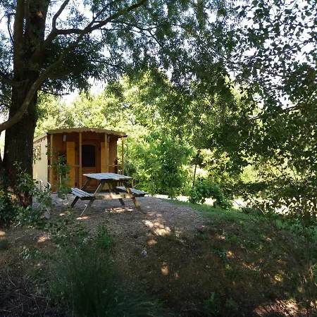 Holiday park Les Roulottes De Cambonis Bourret